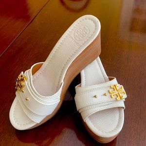 Tory Burch - White platform wedge. NWOT. Size 8